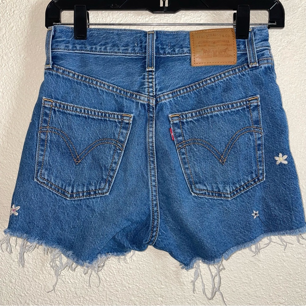 Levis jean shorts floral embroidery